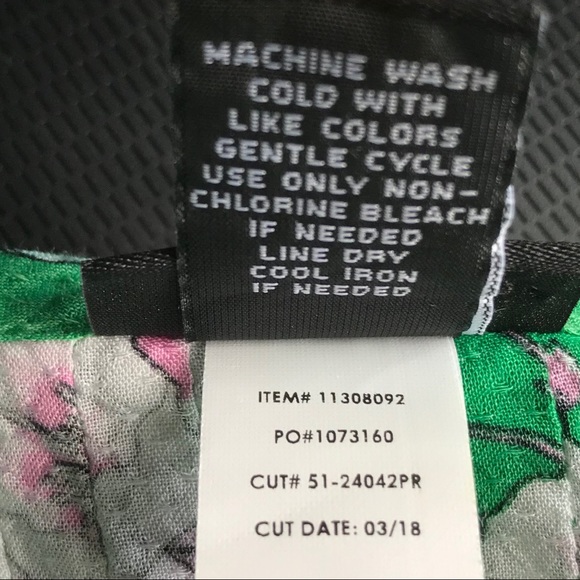 ❌SOLD❌Torrid Sleeveless Floral Pleated Top - Picture 8 of 9